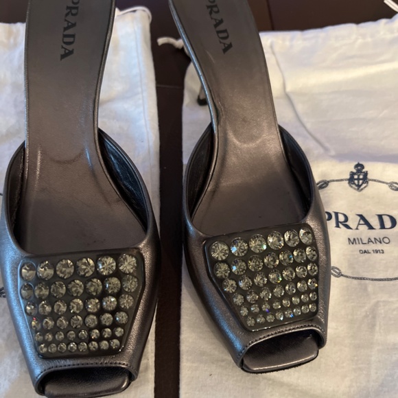 Pumps metallic dark silver with shimmering broch detail Prada good condition - Picture 1 of 3